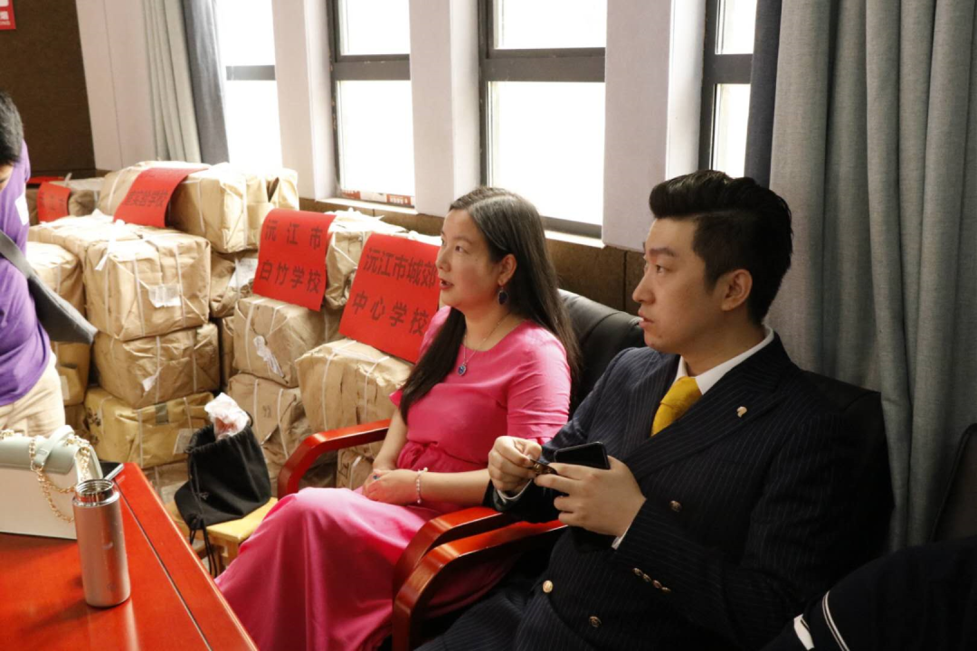 “情暖童心，共筑中国梦”汇成爱心书籍捐赠活动完美落幕