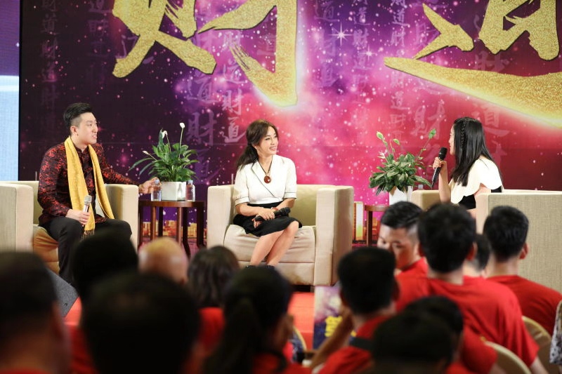 汇成集团签约《超级演说家》 刘晓庆惊艳亮相对话周子