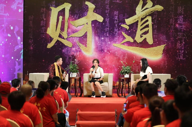 汇成集团签约《超级演说家》 刘晓庆惊艳亮相对话周子