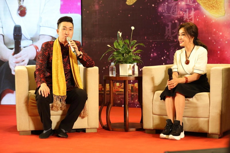 汇成集团签约《超级演说家》 刘晓庆惊艳亮相对话周子